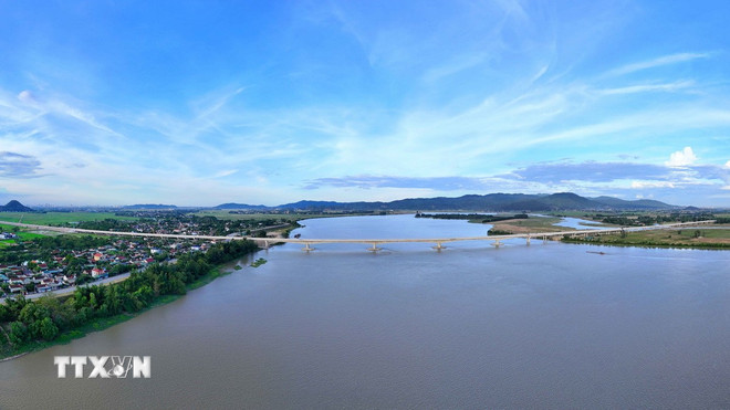 Cầu Hưng Đức nằm trên tuyến cao tốc Bắc-Nam đoạn Diễn Châu-Bãi Vọt. (Ảnh minh họa: Hữu Quyết/TTXVN) ttxvn-ky-nguyen-vuon-minh.jpg