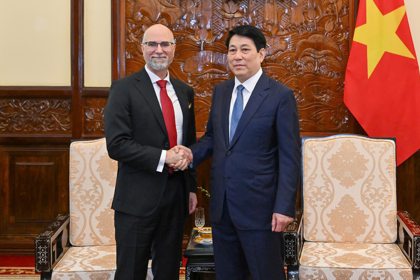 Chủ tịch nước Lương Cường tiếp Đại sứ Canada Shawn Perry Steil.