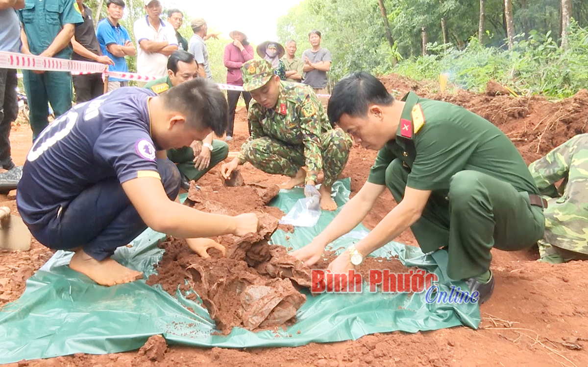 Huyện Lộc Ninh bàn giao 42 hài cốt liệt sĩ cất bốc tại ấp Măng Cải