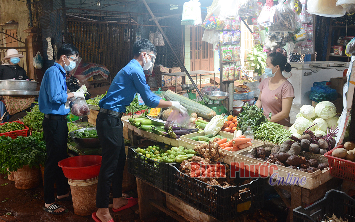 Thanh niên Bù Đăng xung kích trên mặt trận chống dịch