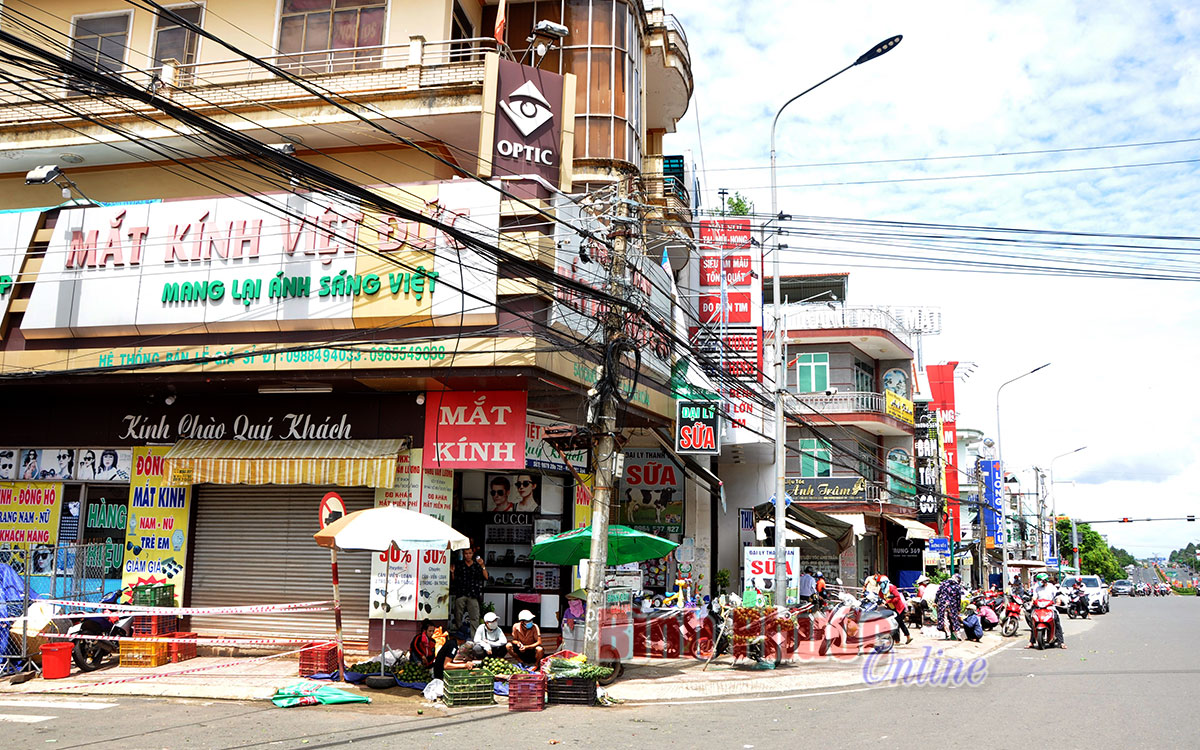 Nỗ lực khơi thông hàng hóa cho tiểu thương Đồng Xoài