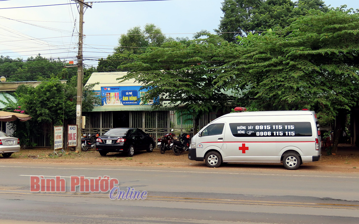 Nam thanh niên tử vong trong quán cà phê