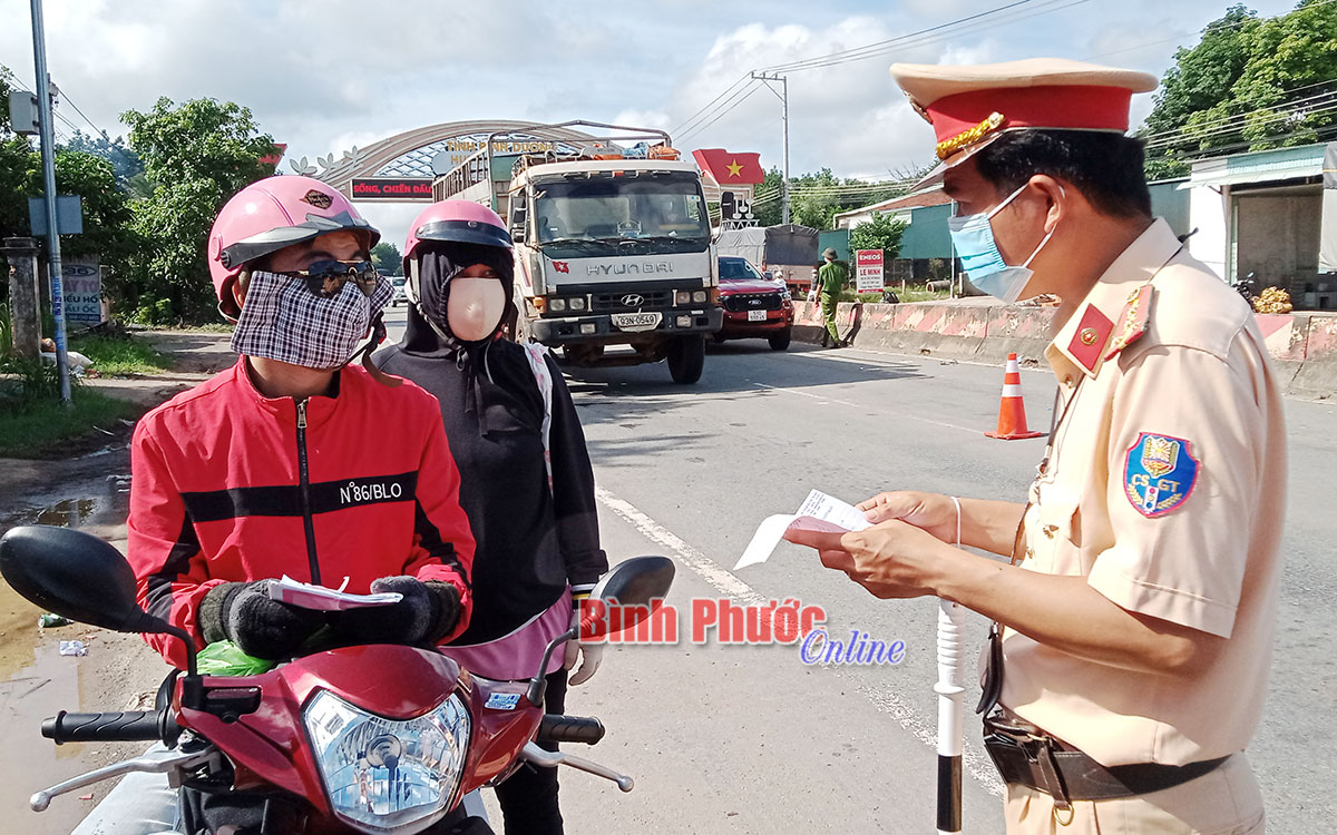 Tiếp tục kiểm soát chặt người và phương tiện vào địa bàn