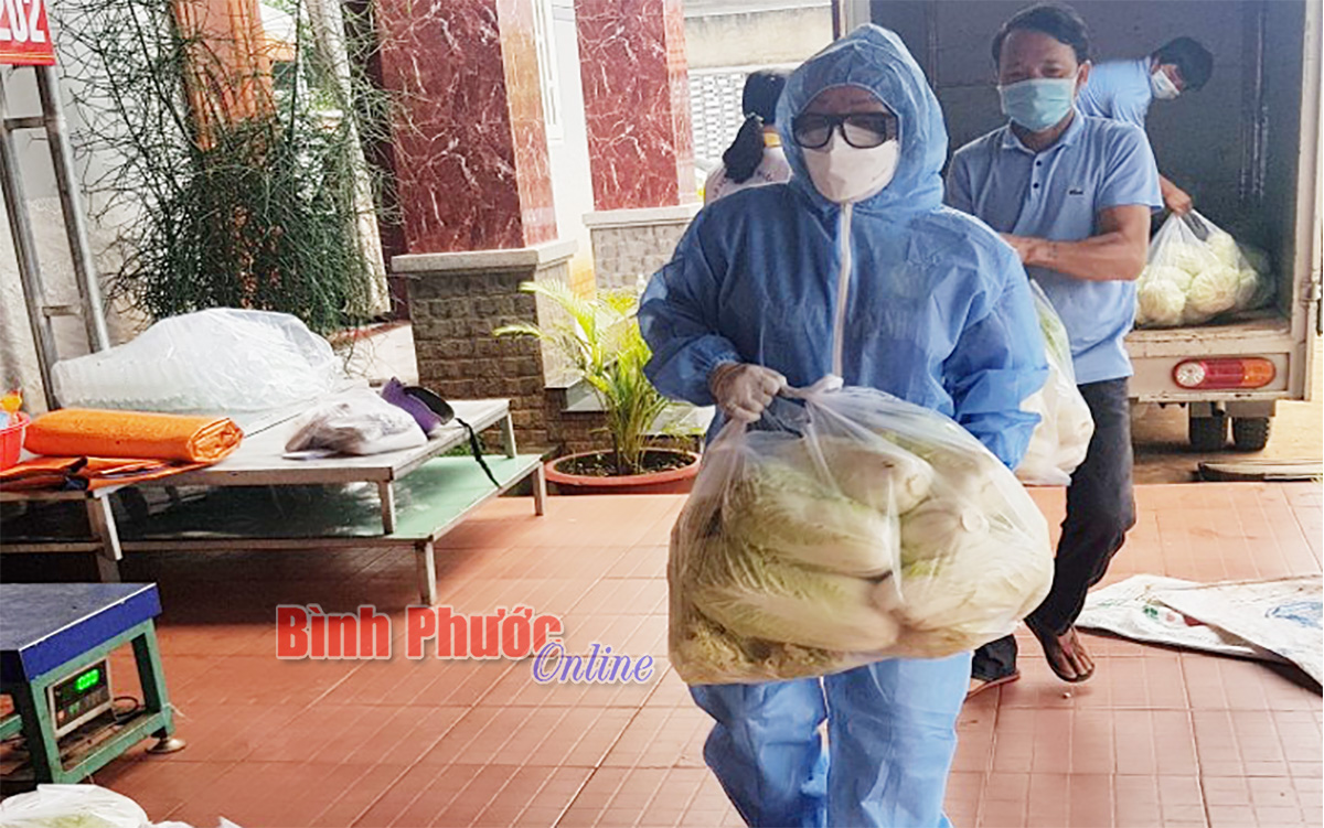 Hơn 700 kg rau, củ, quả “Chia sẻ yêu thương, đẩy lùi đại dịch”