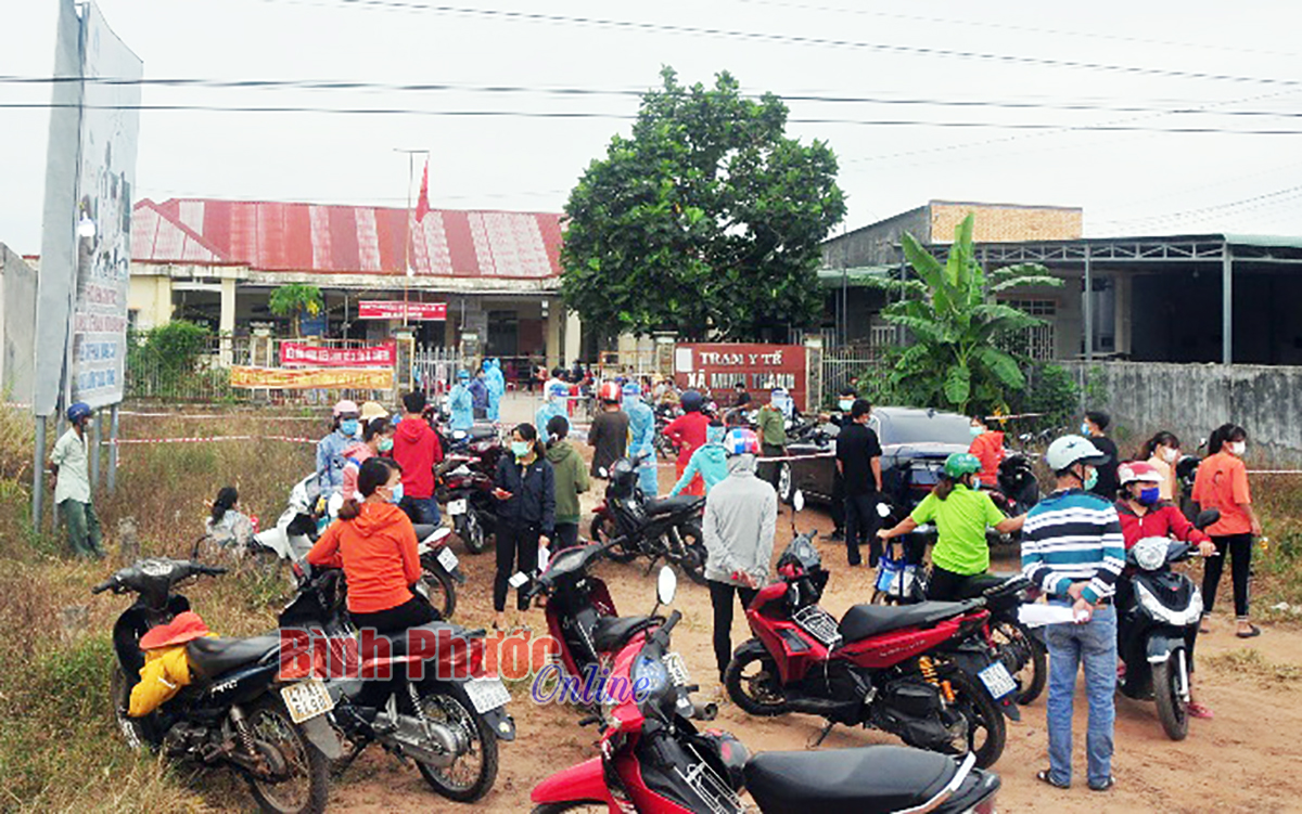 Tất bật truy vết, lấy lời khai y tế tại xã Minh Thành