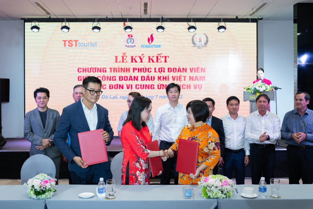 Công ty lữ hành Heritage Travel Quảng Ninh tham gia lễ ký kết hợp tác với Công đoàn Dầu khí Việt Nam chăm lo phúc lợi cho đoàn viên tháng 7/2021.