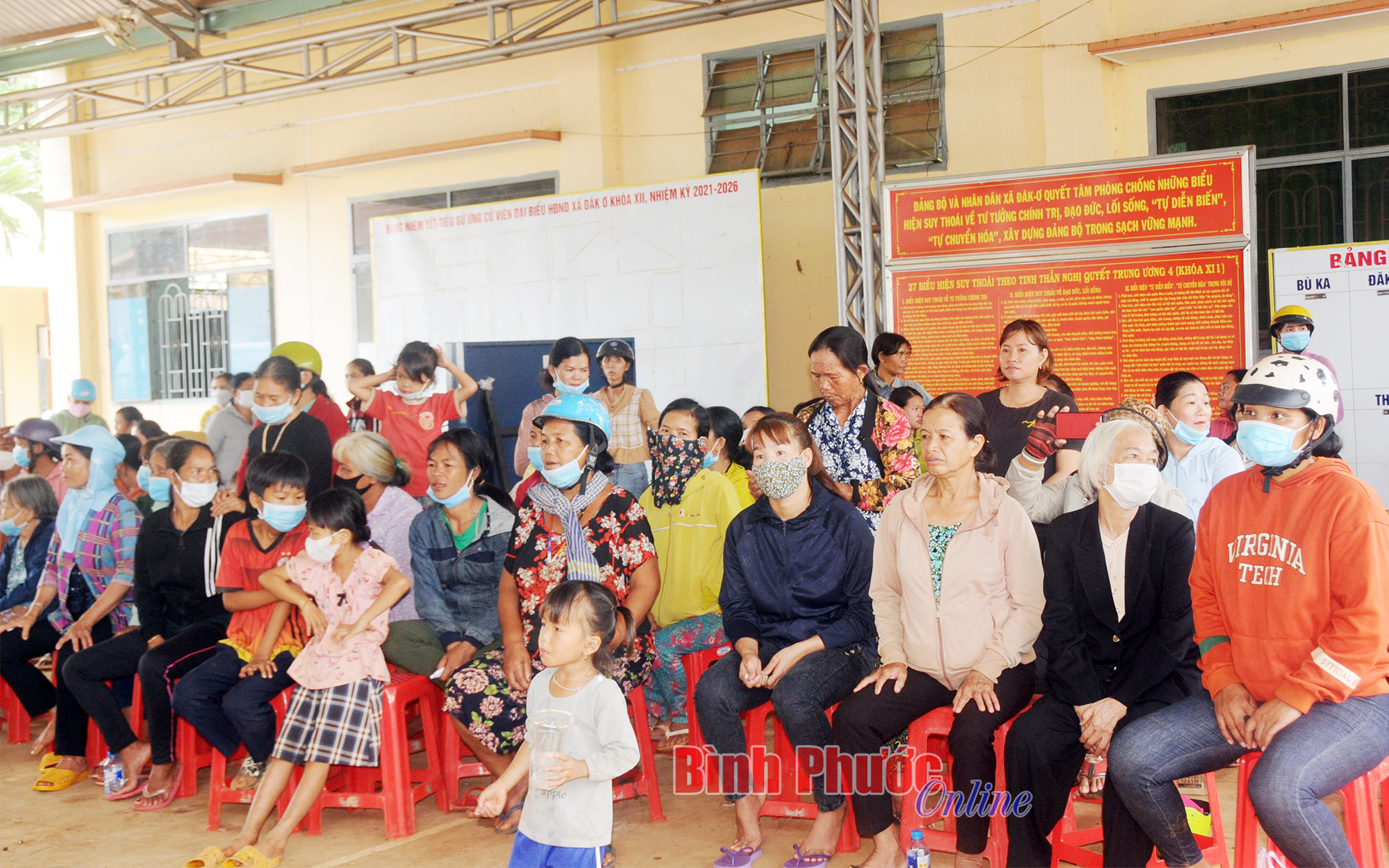 Quận Phú Nhuận chia sẻ khó khăn với phụ nữ xã Đắk Ơ