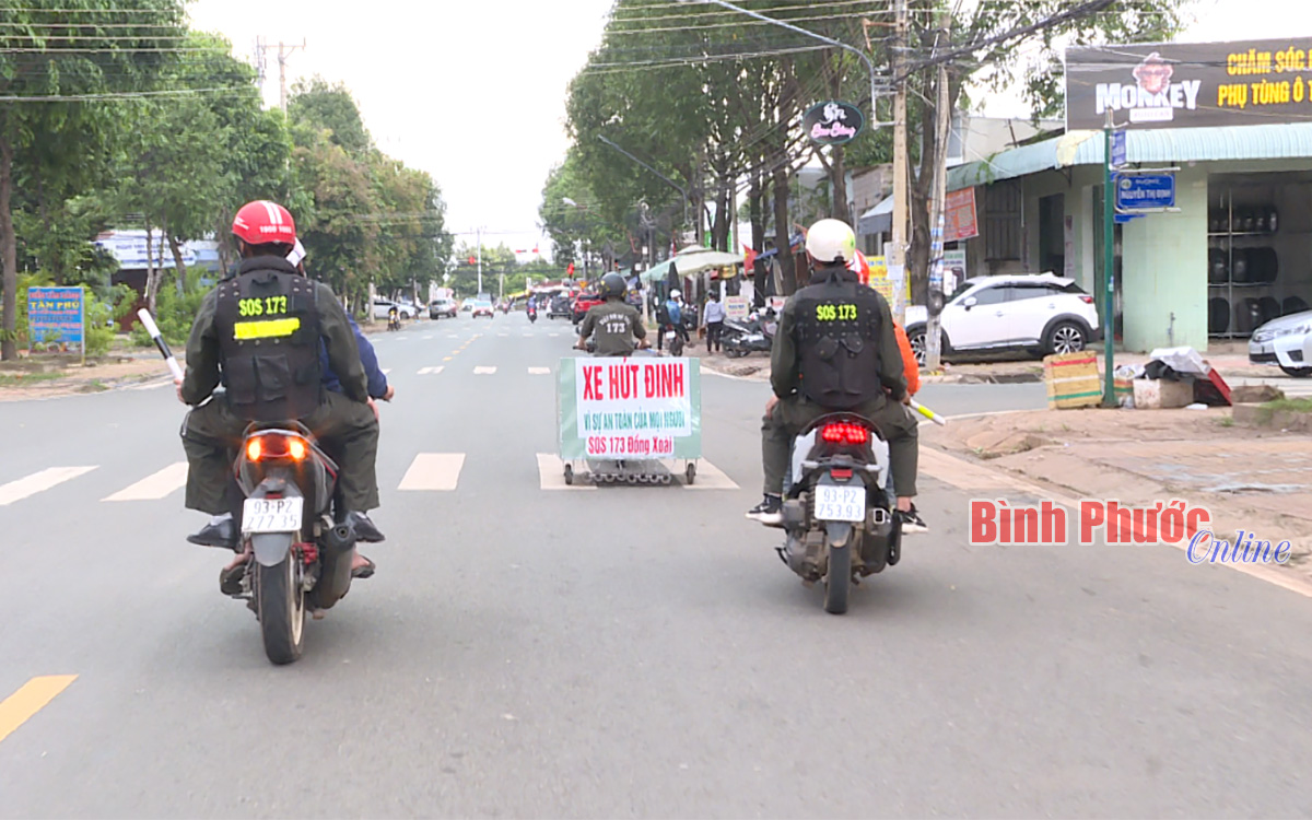 Thầm lặng hút đinh, làm sạch vật sắc nhọn trên đường