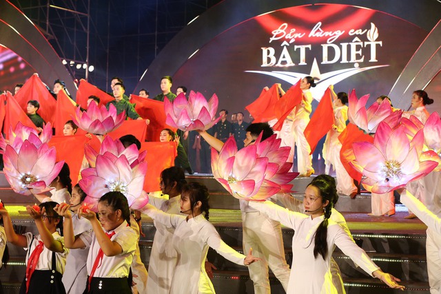 Dựng xây đất nước đẹp giàu là sự tri ân ý nghĩa nhất với các anh hùng, liệt sĩ - Ảnh 6. Dựng xây đất nước đẹp giàu là sự tri ân ý nghĩa nhất với các anh hùng, liệt sĩ - Ảnh 6.