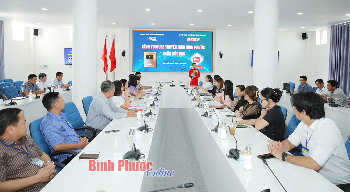 BPTV nhận nút Bạc kênh Youtube Truyền hình Bình Phước