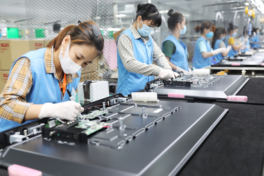 Bumjin Vina Electronics Co., Ltd (クアンイエン市ドンマイ工業団地) の電子部品の生産は、安定した操業効率を達成し、地域と企業に貴重な貢献をもたらし、労働者の雇用と収入を創出しました。