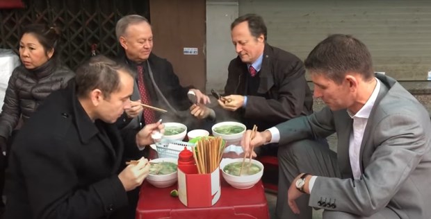 Tự do dân chủ Việt Nam nhìn từ những cuộc “bát phố” của các nguyên thủ hình ảnh 4 Tu do dan chu Viet Nam nhin tu nhung cuoc “bat pho” cua cac nguyen thu hinh anh 4