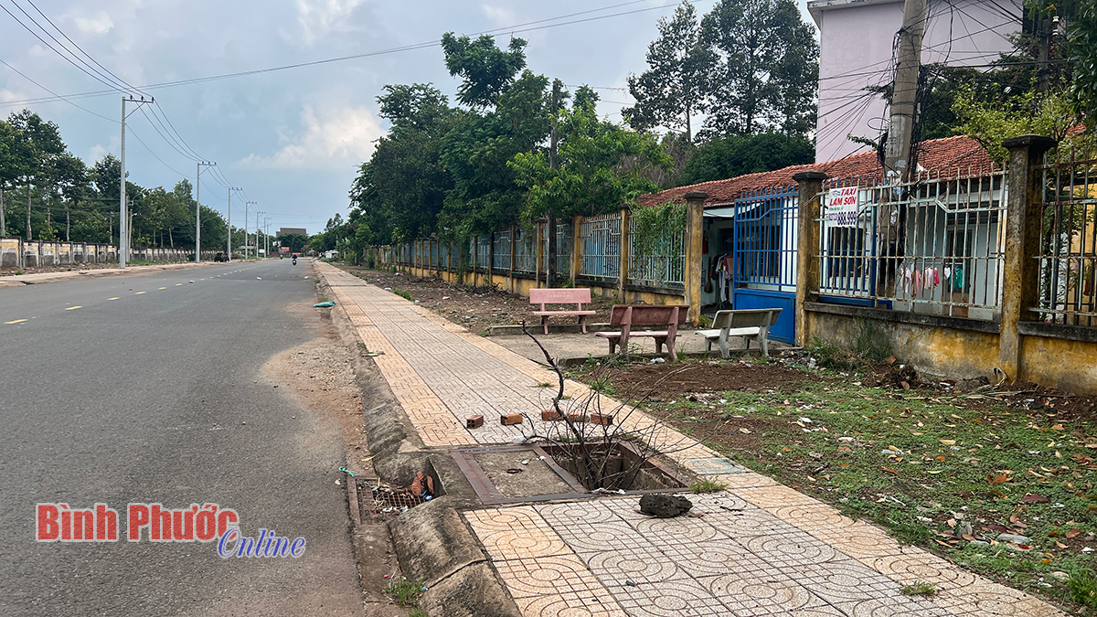 Lại mất nắp hố ga trên địa bàn thành phố Đồng Xoài