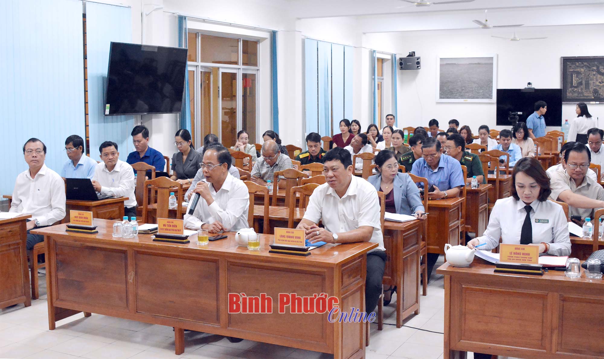 Công khai việc xử lý các vụ tham nhũng