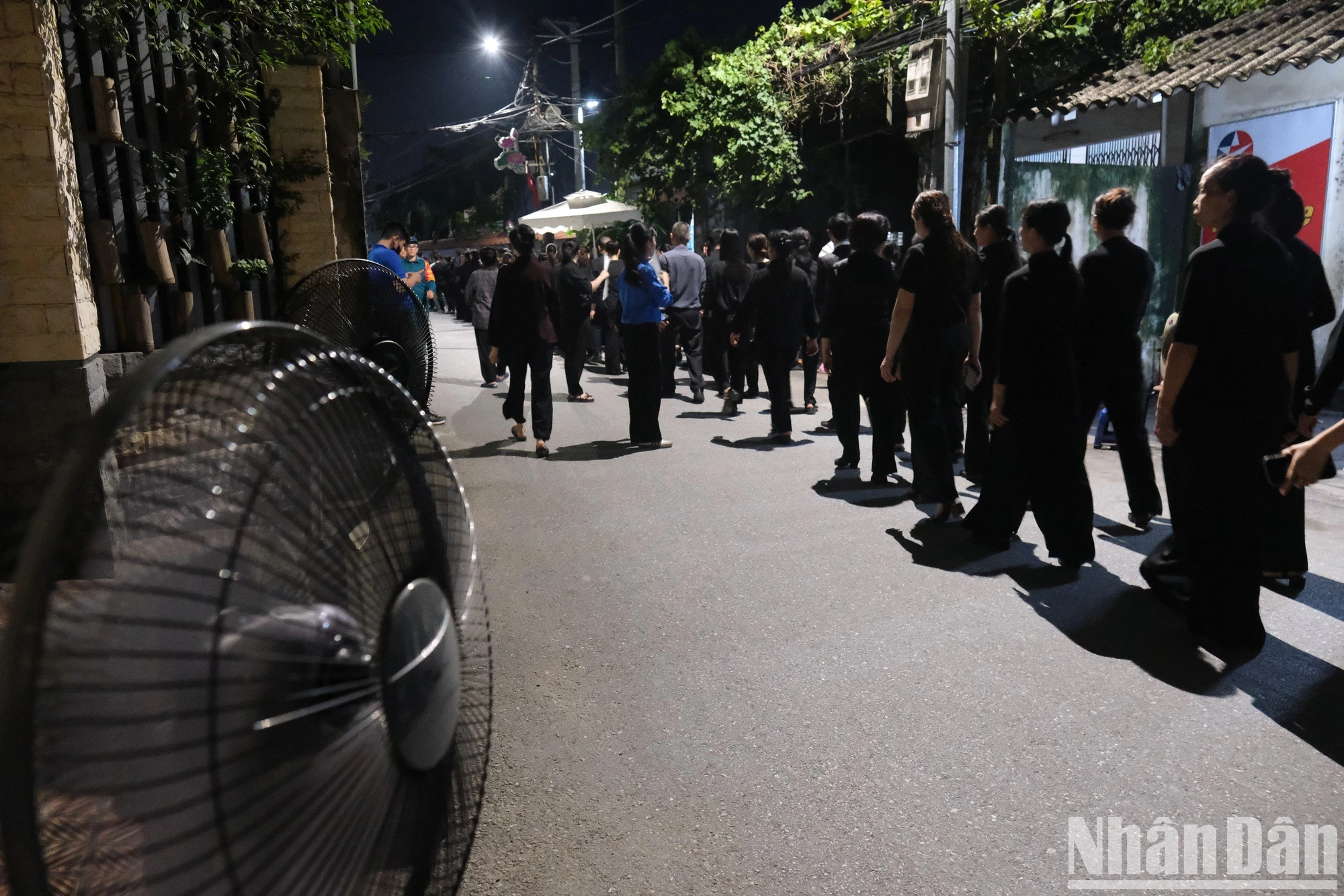 Một lòng kính cẩn tiễn biệt ảnh 15