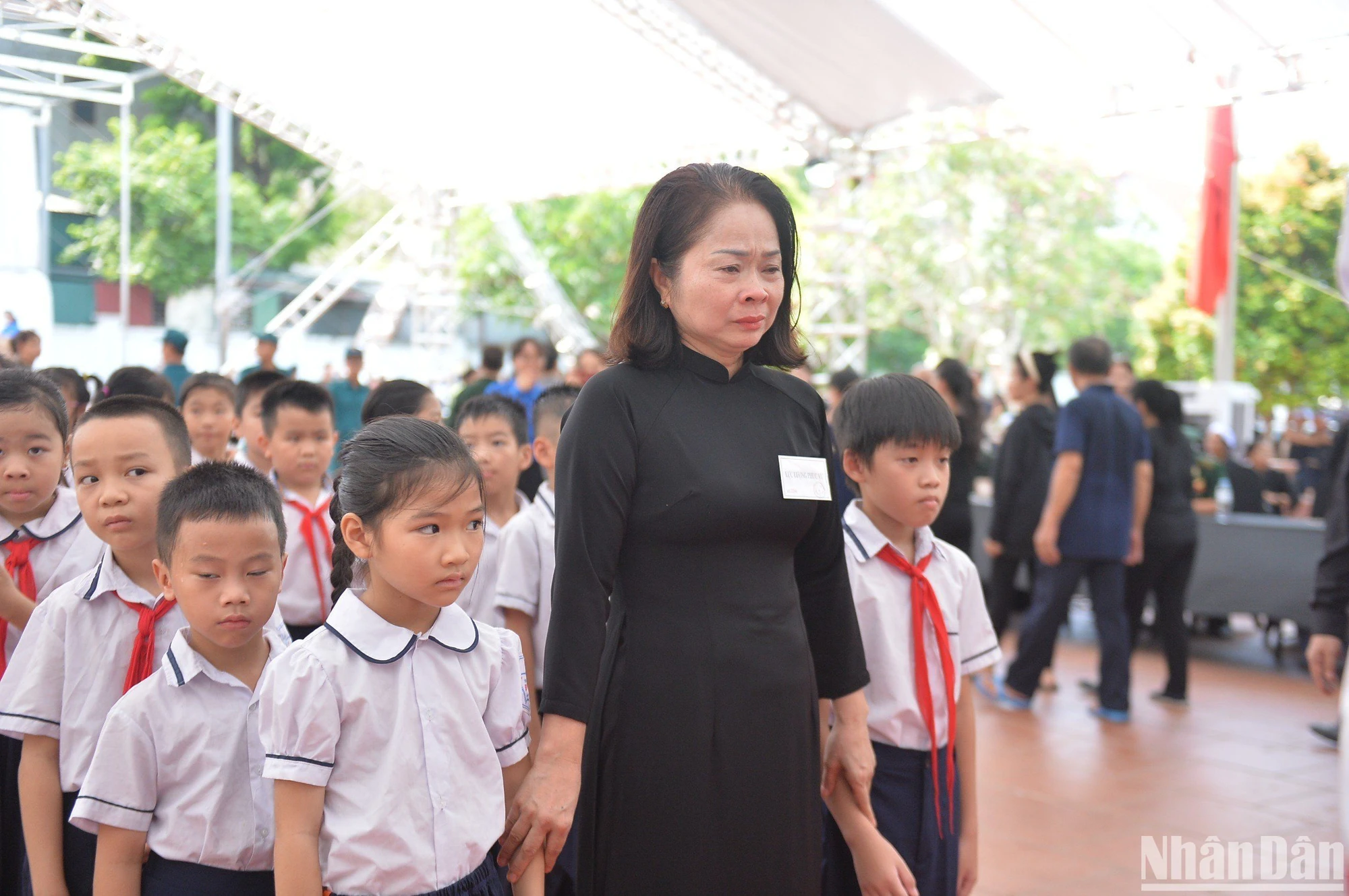 Một lòng kính cẩn tiễn biệt ảnh 8