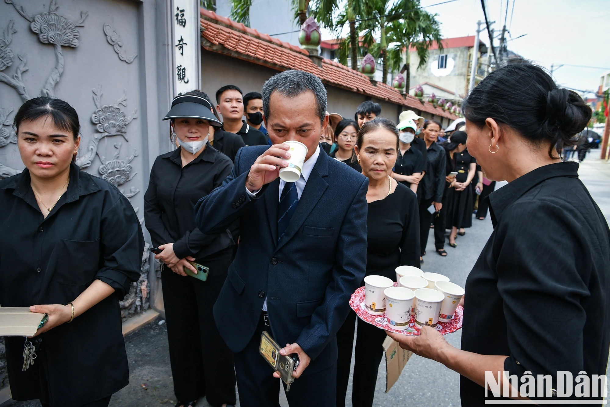 Một lòng kính cẩn tiễn biệt ảnh 14