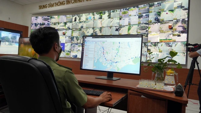 Trung tâm điều khiển hệ thống giám sát camera giao thông trên các tuyến quốc lộ ở tỉnh Bà Rịa-Vũng Tàu. (Ảnh: Đoàn Mạnh Dương/TTXVN) camera_ghi_hinh_tren_toan_bo_cac_tuyen_quoc_lo.jpg