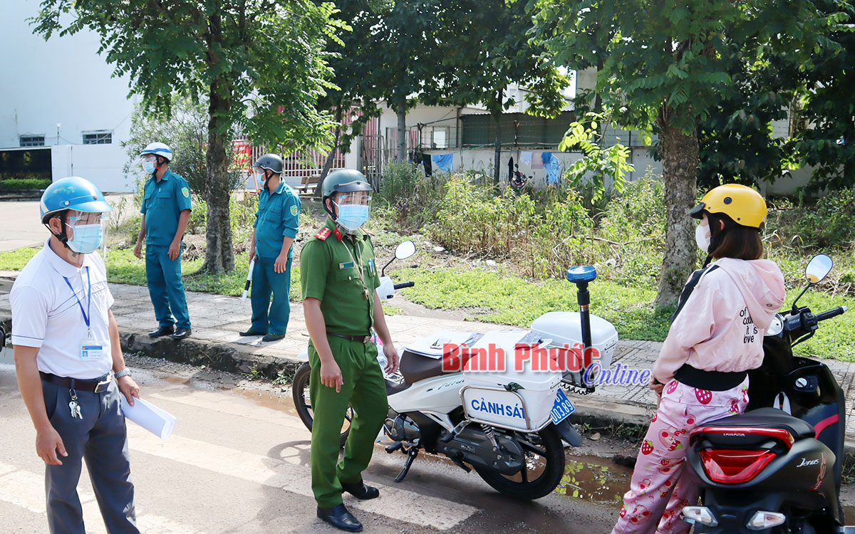 Siết chặt kiểm soát để “ai ở đâu, ở yên đấy”