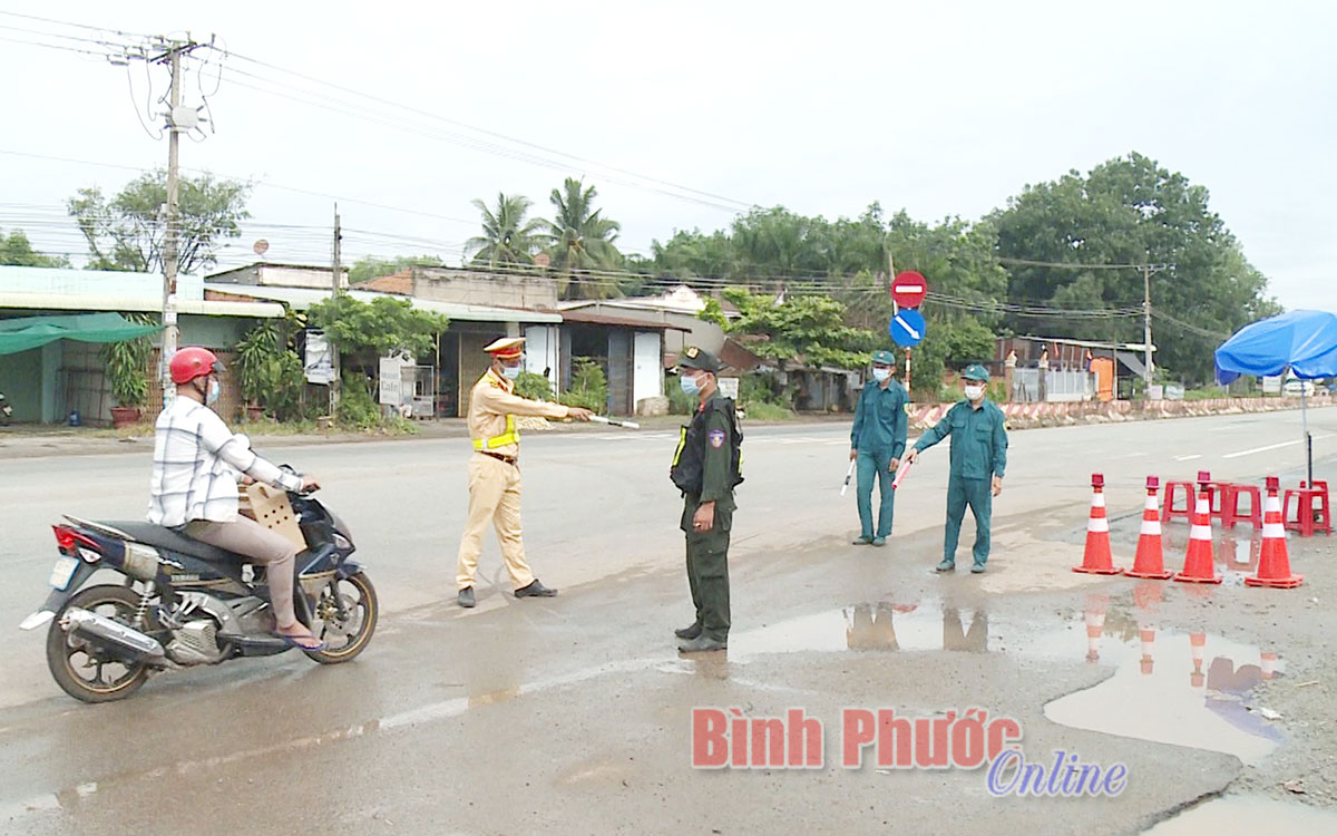 Những chiến sĩ thầm lặng trên tuyến đầu chống dịch