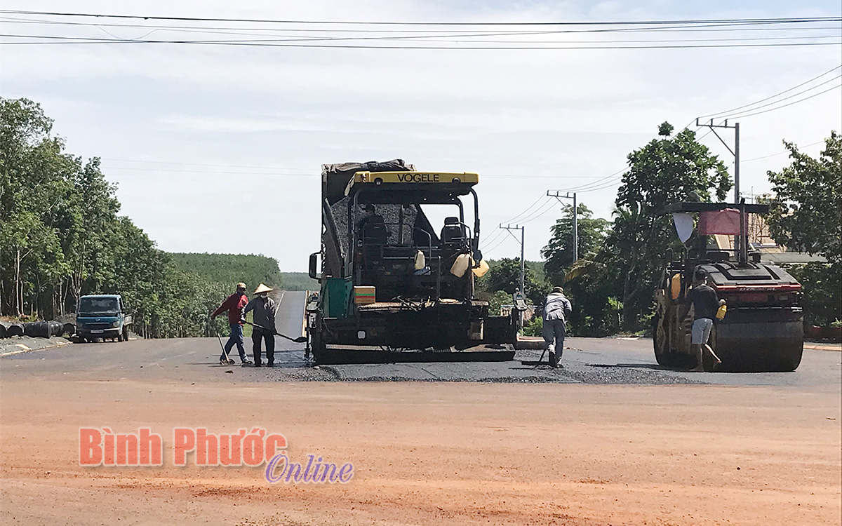 Lộc Ninh: Đẩy nhanh tiến độ xây dựng nhưng phải đảm bảo phòng chống dịch