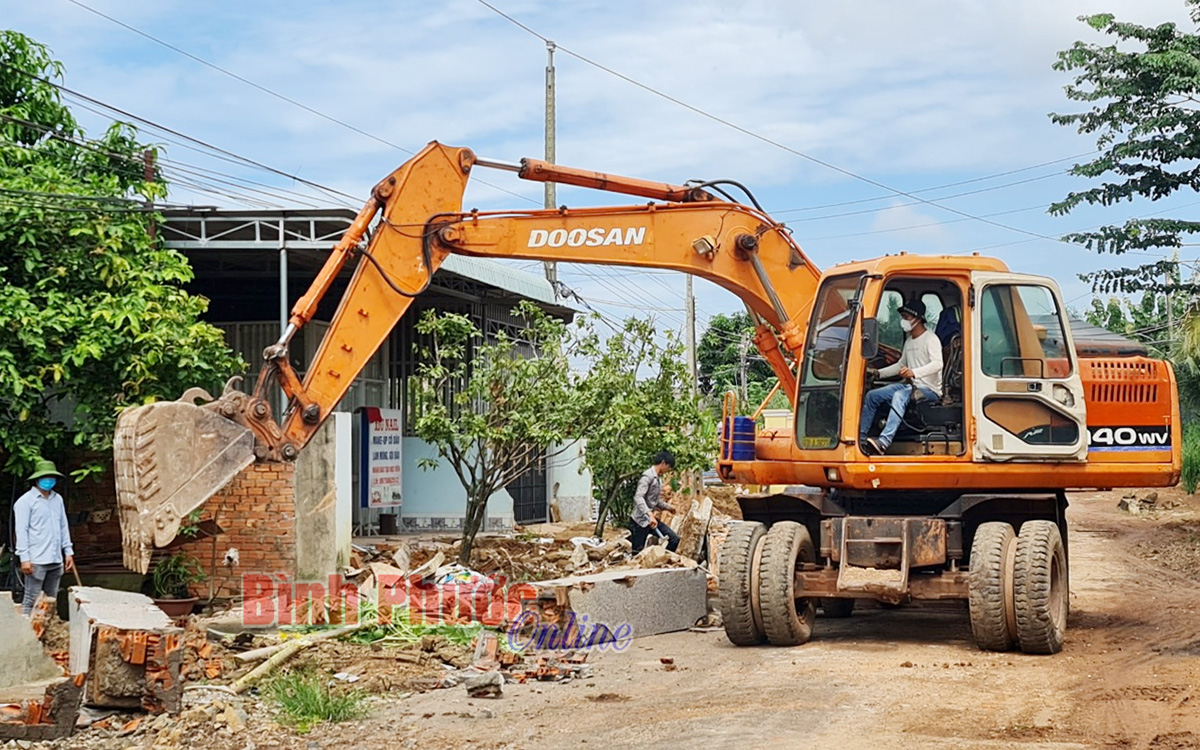 Người dân Đồng Xoài hiến đất mở rộng đường hẻm