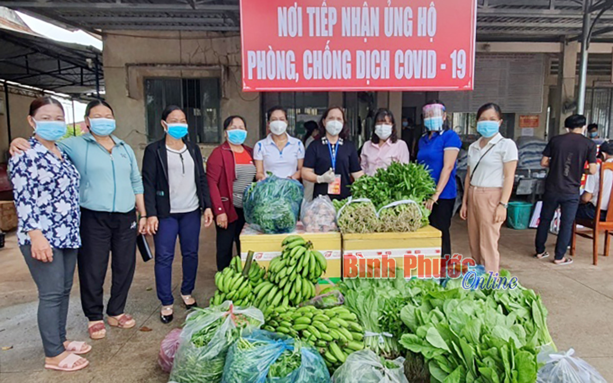 Những bông hoa giữa đời thường