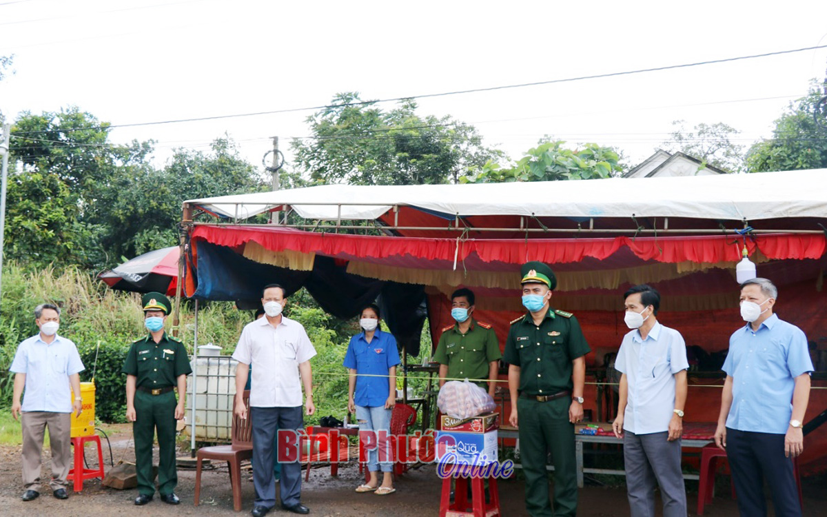 200 phần quà tặng các hộ khó khăn xã Bù Gia Mập