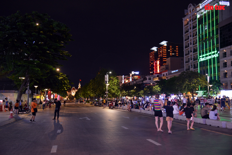 Ch&uacute; th&iacute;ch ảnh