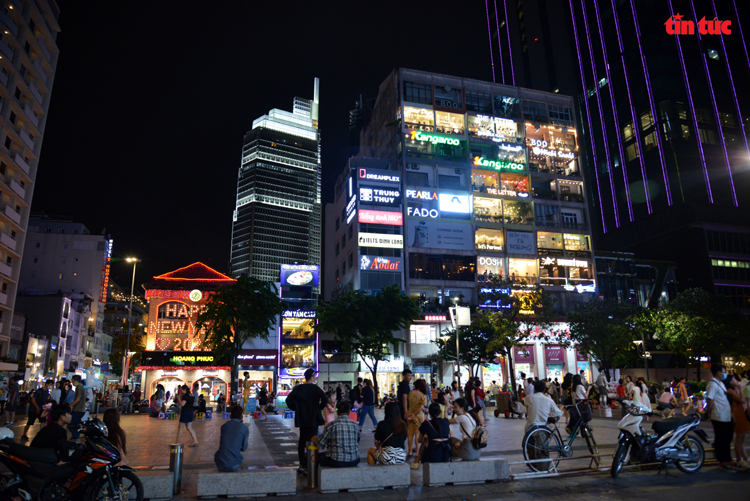 Ch&uacute; th&iacute;ch ảnh