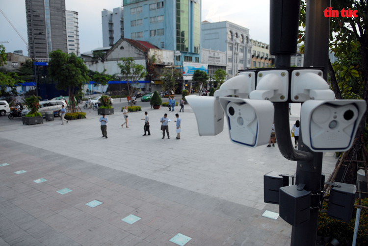 Ch&uacute; th&iacute;ch ảnh