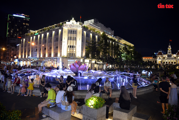 Ch&uacute; th&iacute;ch ảnh