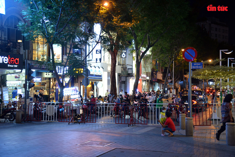 Ch&uacute; th&iacute;ch ảnh