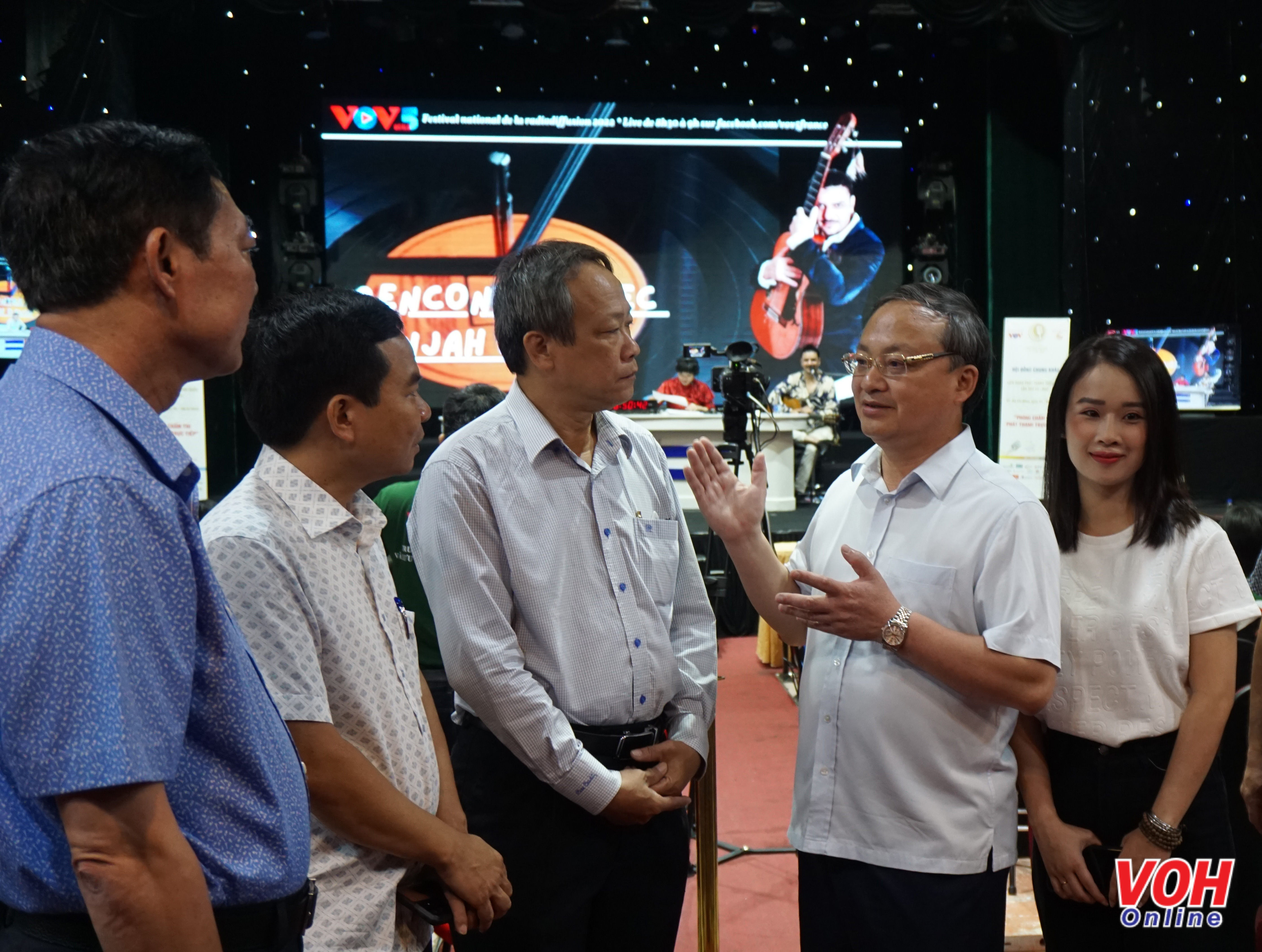 Tổng Giám đốc VOV Đỗ Tiến Sỹ thăm hội đồng thi tại VOH