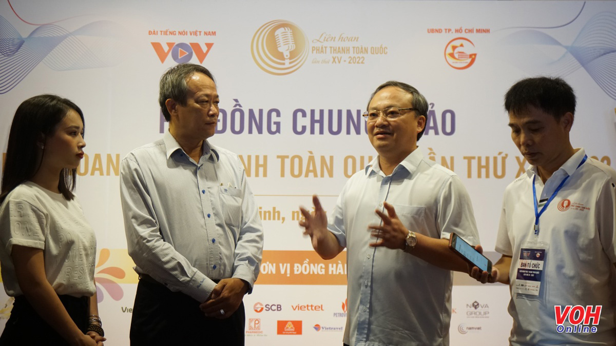 Tổng Giám đốc VOV Đỗ Tiến Sỹ thăm hội đồng thi tại VOH