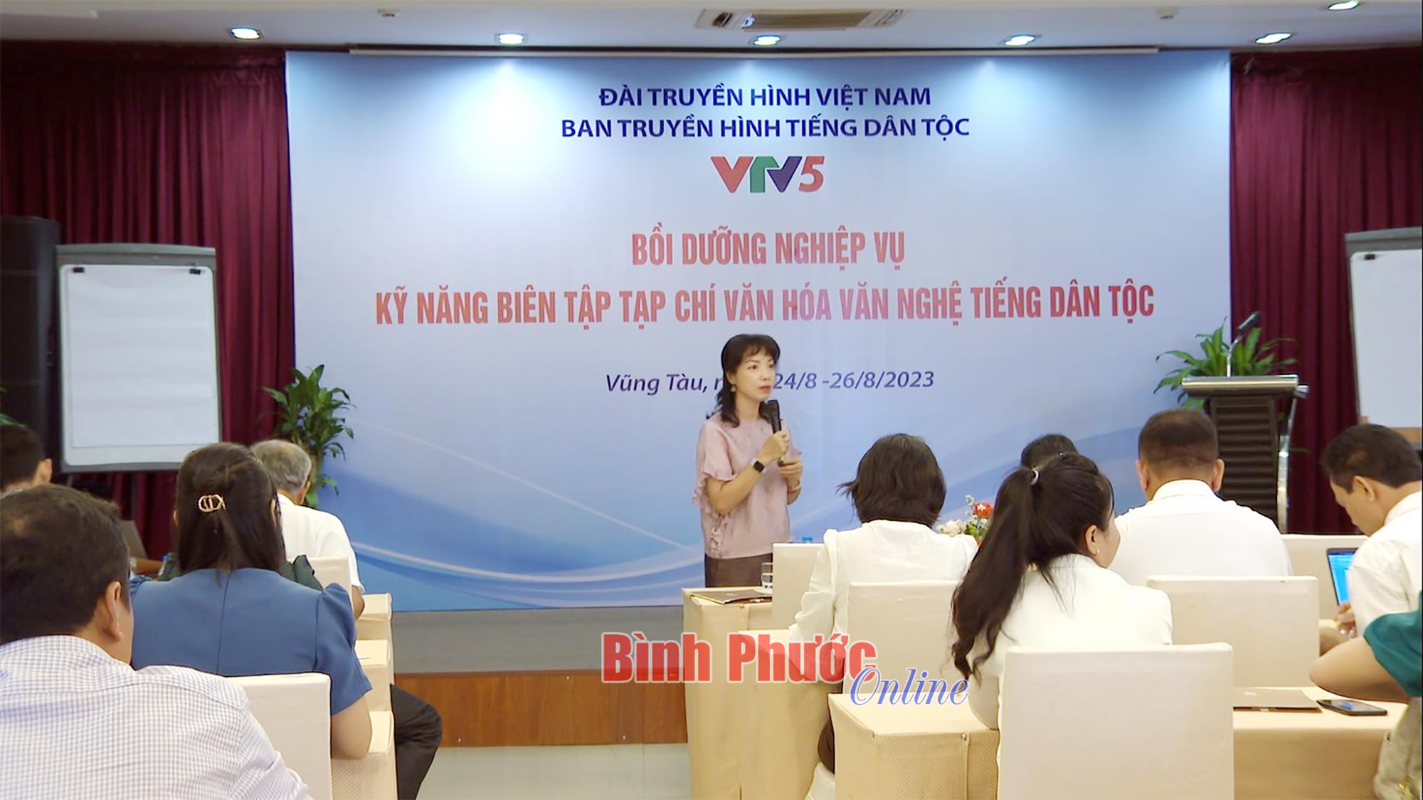 Bồi dưỡng kỹ năng biên tập tạp chí văn hóa văn nghệ tiếng dân tộc