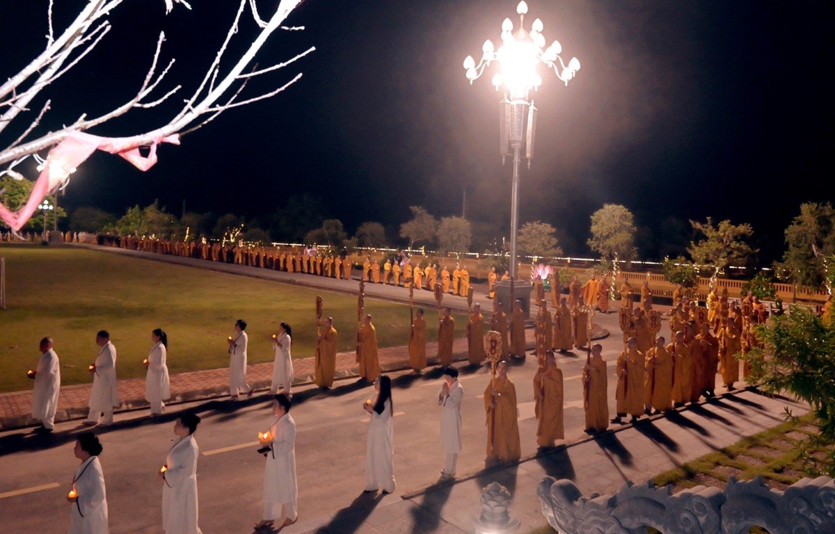 H&agrave;ng ngh&igrave;n tăng ni, Phật tử, học vi&ecirc;n Học viện Phật gi&aacute;o Việt Nam tham gia Đại lễ Vu Lan ng&agrave;y 27/8/2023. (Ảnh: PV/Vietnam+)