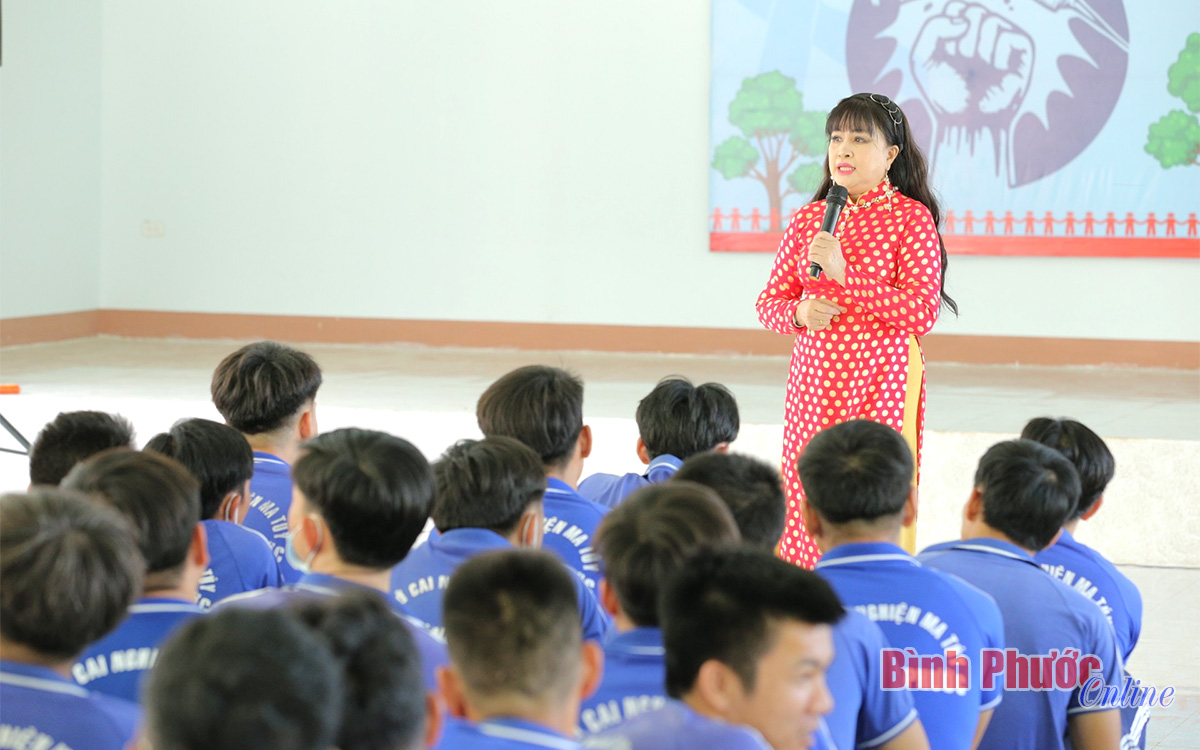 Đoàn văn nghệ Tình ca Bắc Sơn biểu diễn miễn phí tại Bình Phước