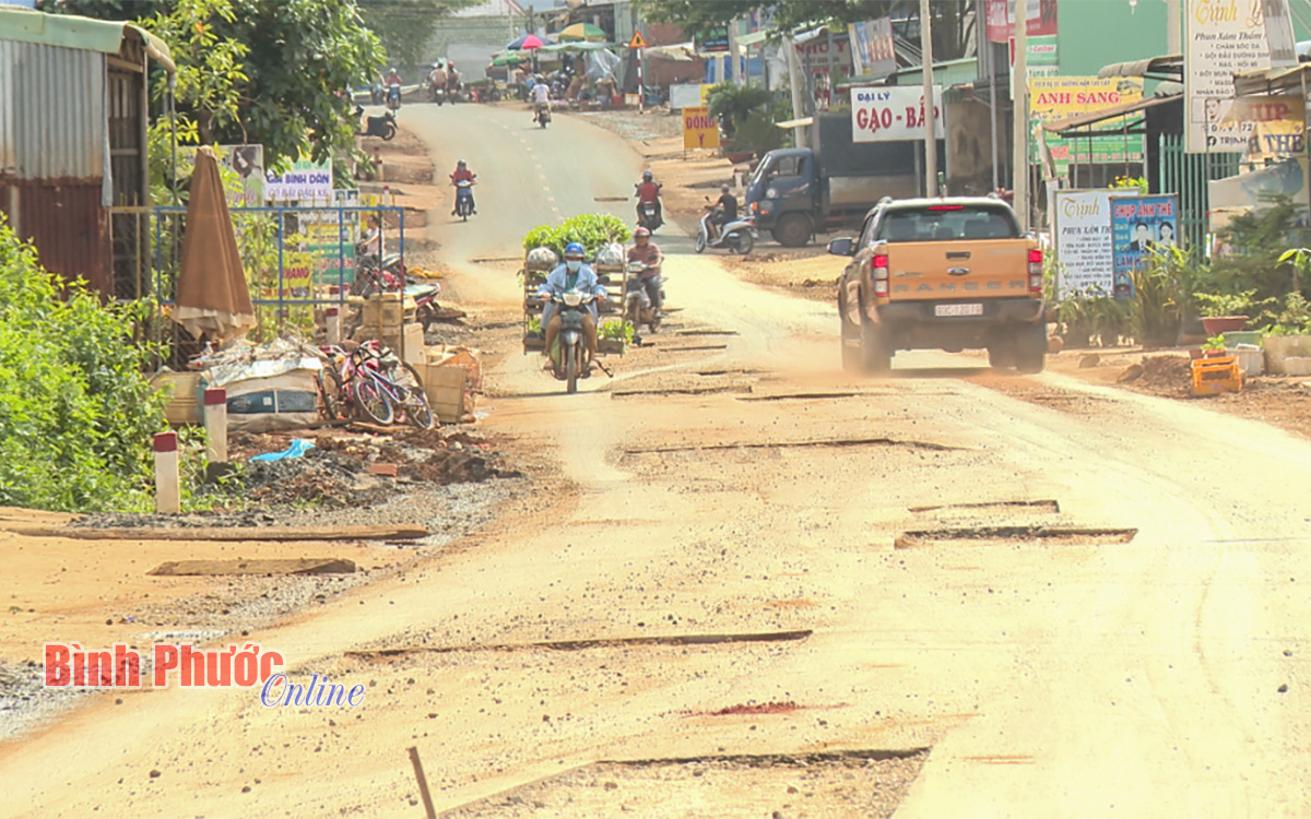 Đường liên xã Bom Bo