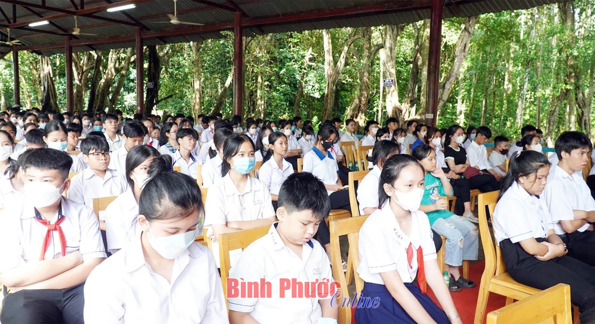 Cao su Bình Long tuyên dương học sinh giỏi, vượt khó