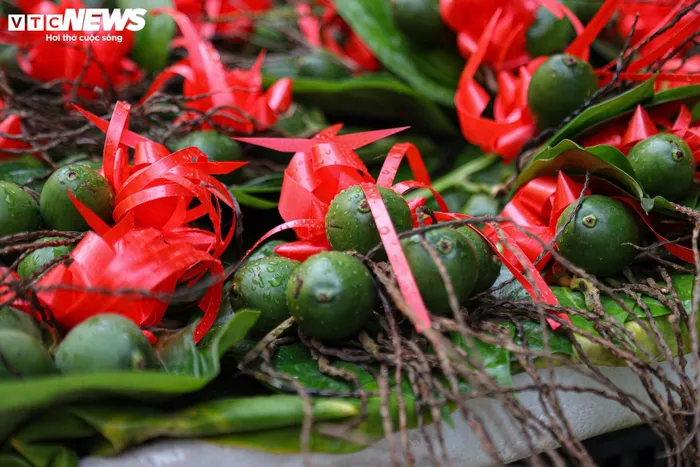 Giá trầu cau từ 10.000 - 15.000 đồng/lễ, tăng 3.000 đồng so với ngày thường.