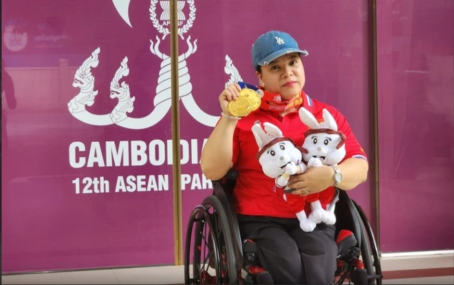 Nữ lực sỹ cử tạ Đặng Thị Linh Phượng giành huy chương Bạc Asian Para Games 4. (Ảnh: Báo Quân đội Nhân dân) linh-phuong-huy-chuong-bac 01.jpg