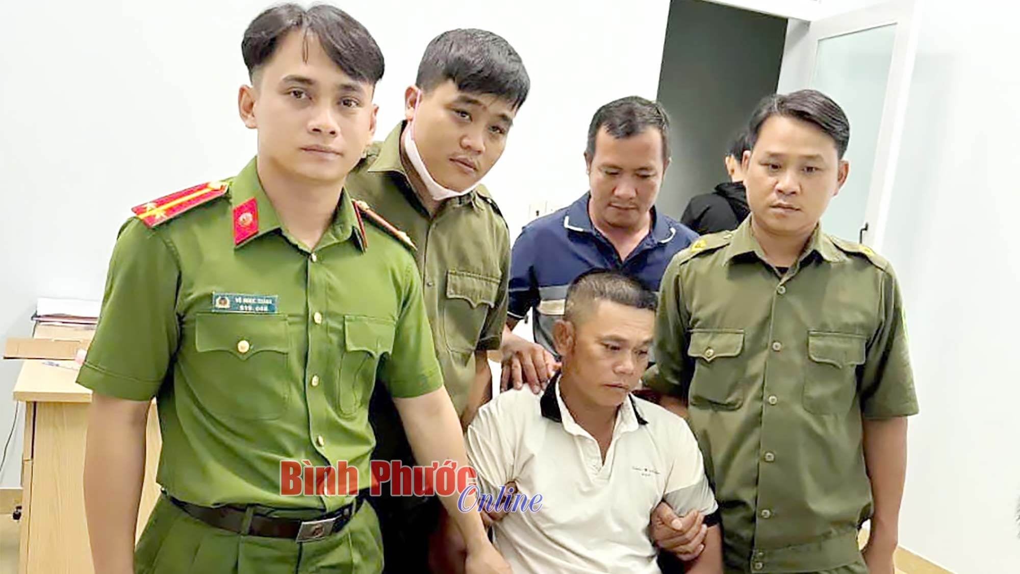 Bắt nghi phạm bị truy nã liên quan đến vụ trộm cắp tài sản