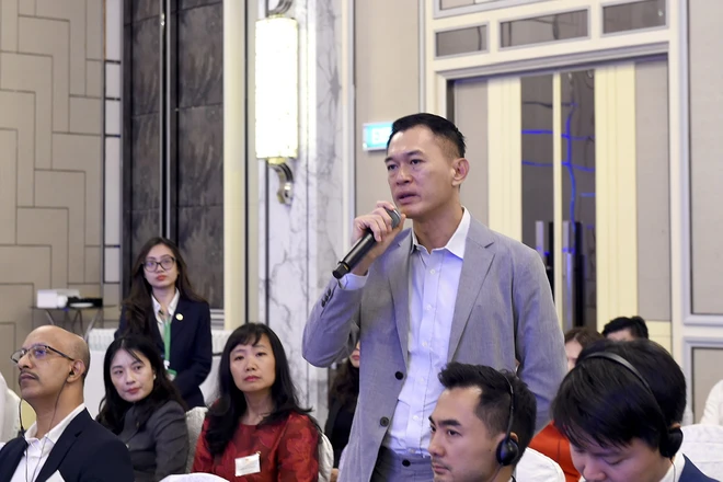 Nhiều nhà đầu tư quan tâm đến thị trường Việt Nam, nhưng họ chưa biết cách thức để đầu tư vì ít được tiếp cận thông tin, bao gồm cả các thông tin bằng tiếng Anh. (Ảnh: BTC/Vietnam+) z5704345010696_daf00bed54deb636f883b245db809af0.jpg