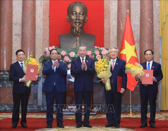 Tổng Bí thư, Chủ tịch nước trao quyết định bổ nhiệm 3 Phó Thủ tướng và 2 Bộ trưởng