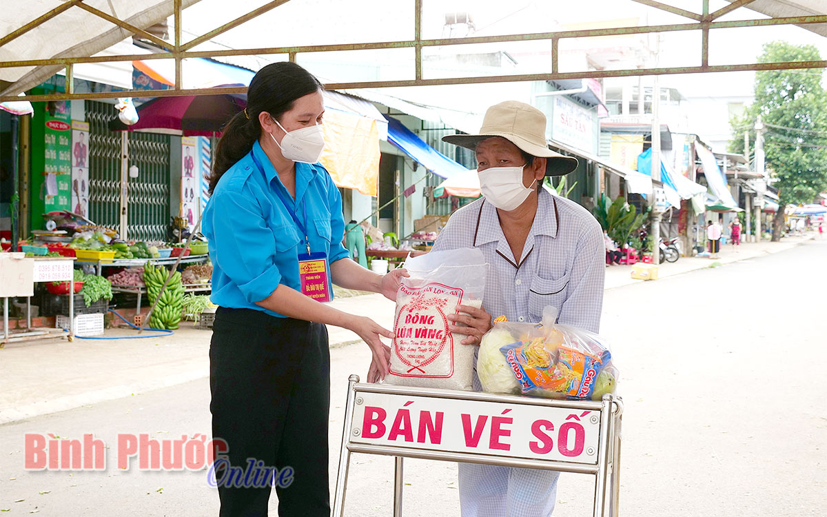 Tuổi trẻ chung tay chống dịch