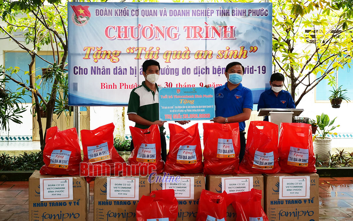 250 túi quà an sinh gửi tặng Bình Dương