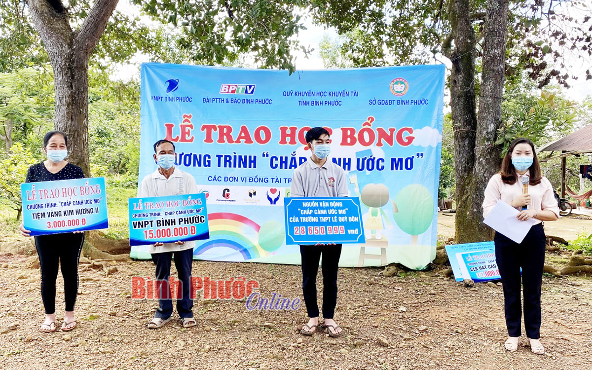 Chắp cánh cho học sinh nghèo vào đại học