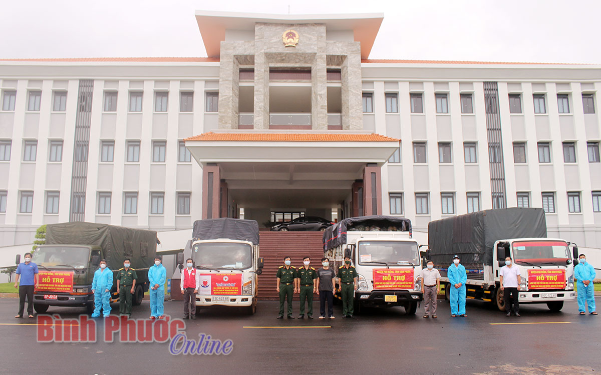 Phú Riềng hỗ trợ TP. Hồ Chí Minh 30 tấn nhu yếu phẩm