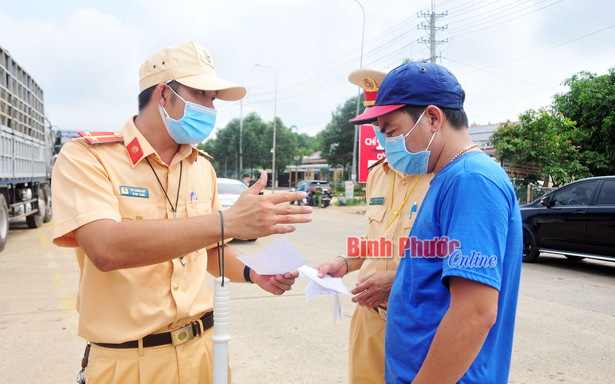 Tăng cường kiểm soát, test nhanh Covid